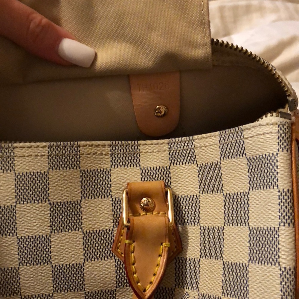 SOLD Authentic Louis Vuitton Speedy 30 - Picture 4 of 6